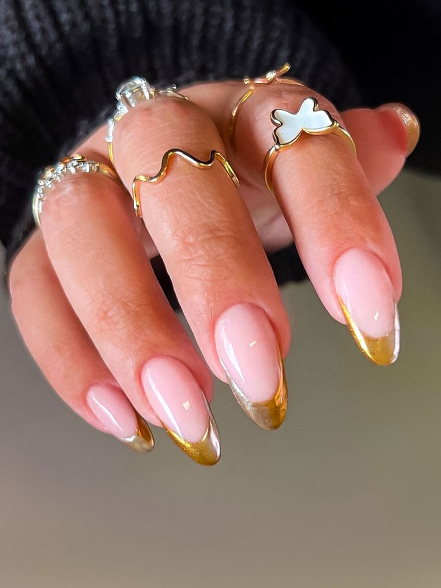 V-SPA NAILS